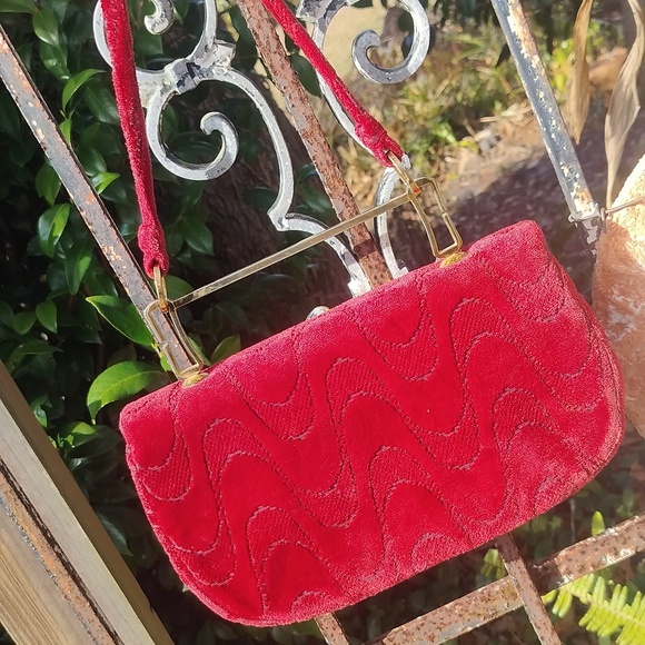 '60s Vintage Cherry Red Lewis Carpet Bag - Picture 8 of 9